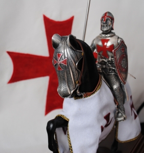 Cavaliere Templare - miniatura, Medioevo - Miniature Storiche - Cavalieri - Cavaliere Templare, uomo d'arme a cavallo su piedistallo.