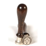 Medieval - Templars - Templars Objects - Produced in metal alloy, with the wooden handle of beech. The record of the Masonic Stamp measures 25 mm in diameter, while the height of the stamp measuring 11.5 cm.