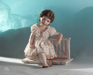 Girl Porcelain figurine, Tess, Sibania Porcelain Figurines - Girl porcelain figurine, Porcelain sculpture depicting a young girl, Tess, height 18cm (7.1 in), Wonderful porcelain sculpture, entirely handmade in Italy.