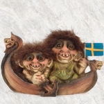 Troll  NyForm - Troll NyForm Piccoli - Troll norvegese in materiale naturale, oggetto da collezione internazionale. Altezza: 12 cm