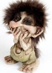 Troll  NyForm - Troll NyForm (medi) - Troll norvegese in materiale naturale, oggetto da collezione internazionale. Altezza: 13 cm