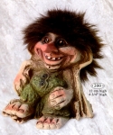 Troll  NyForm - Troll NyForm Piccoli - Troll norvegese in materiale naturale, oggetto da collezione internazionale. Altezza: 12 cm.